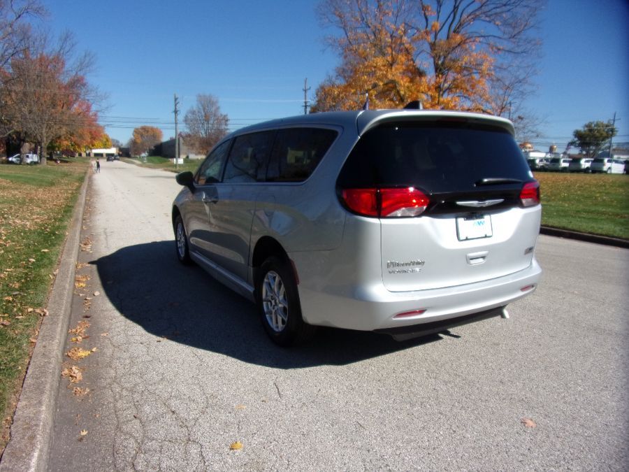 Silver Chrysler Voyager image number 8