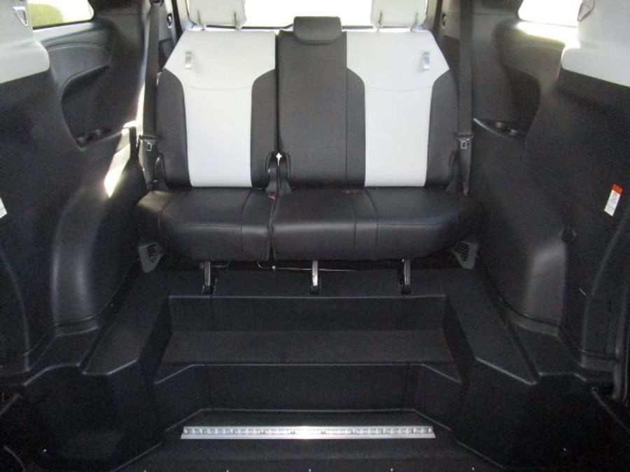New 2025 Toyota Sienna Hybrid XSE Sport - VMI Side Entry Entry In Floor Automatic Ramp
