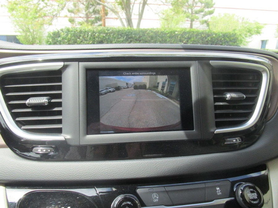 Used 2021 Chrysler Voyager LXi - BraunAbility Side Entry Entry Fold Out Automatic Ramp