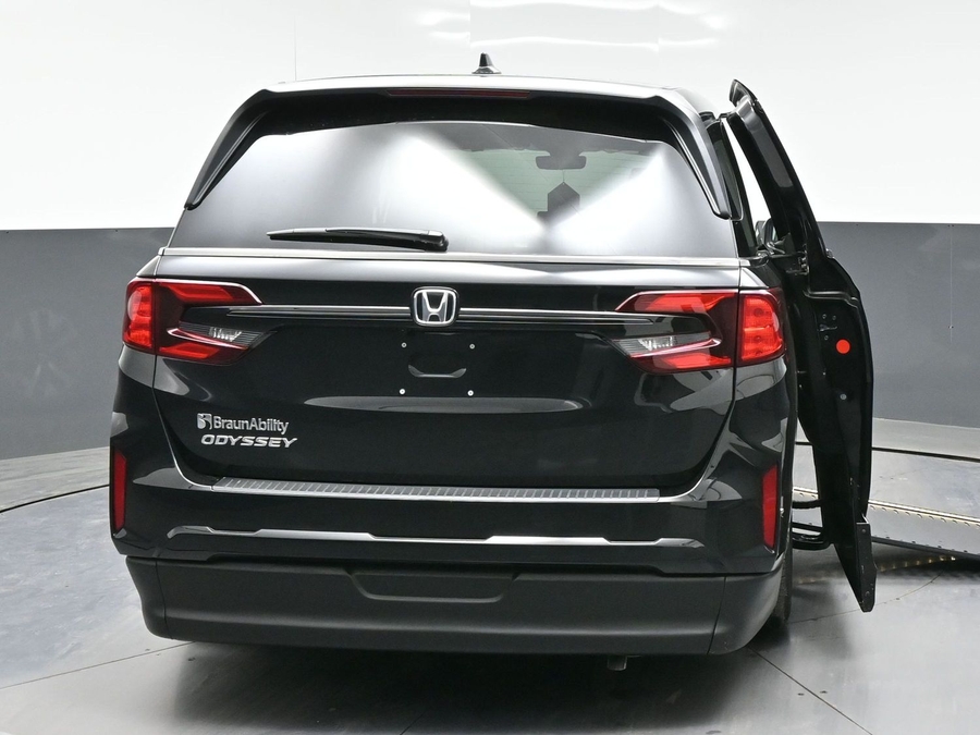 Black Honda Odyssey image number 5