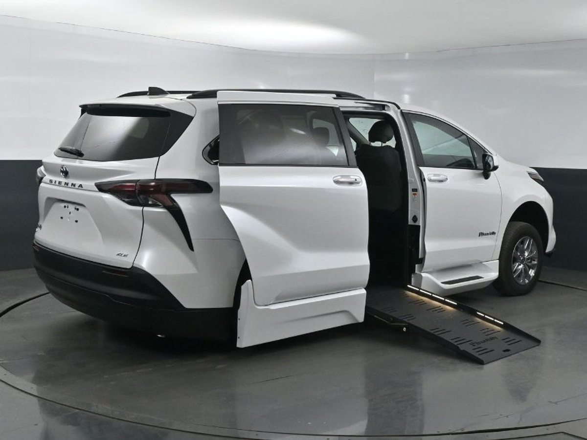 2025 TOYOTA SIENNA - Image 5