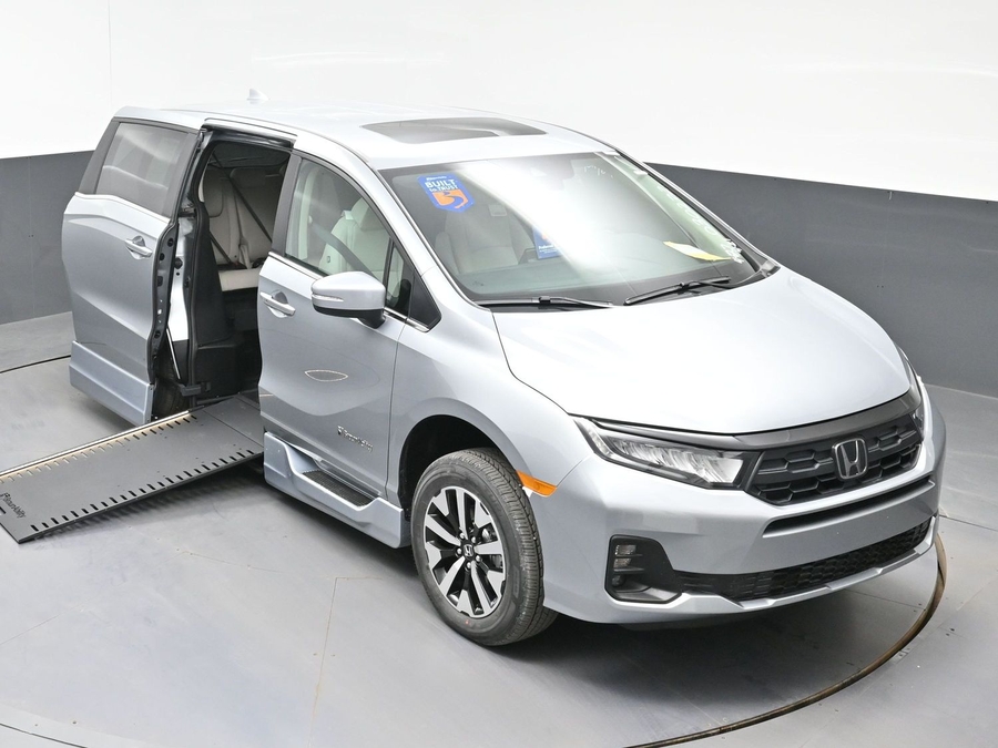 Silver Honda Odyssey image number 19