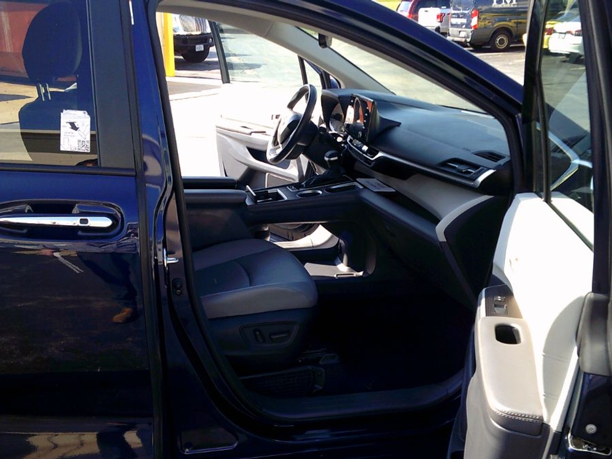 2024 TOYOTA SIENNA - Image 13