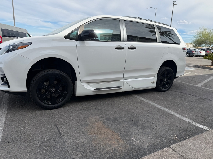 Used 2020 Toyota Sienna SE Premium - VMI Side Entry In Floor Automatic Ramp