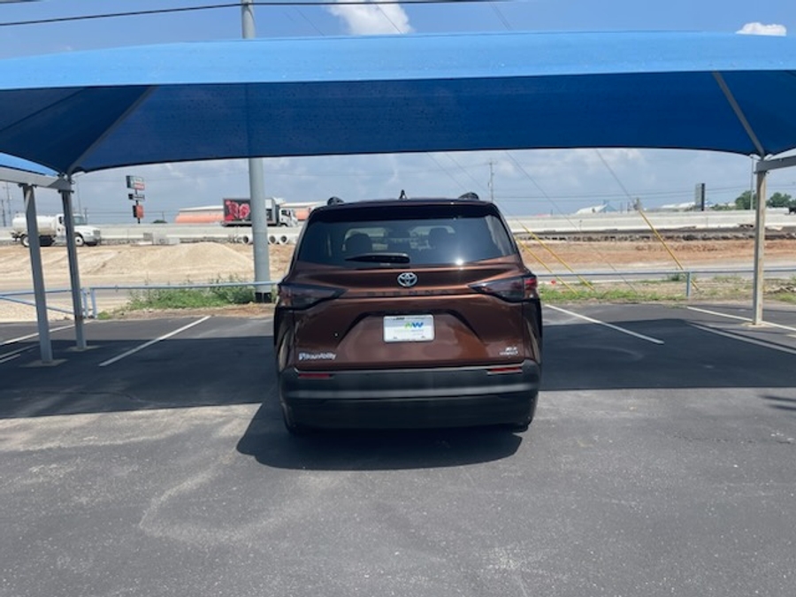 Orange Toyota Sienna image number 7