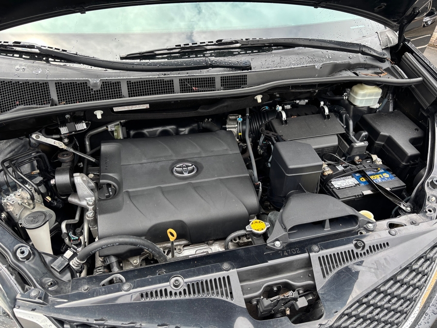 Used 2016 Toyota Sienna SE - BraunAbility Side Entry In Floor Automatic Ramp