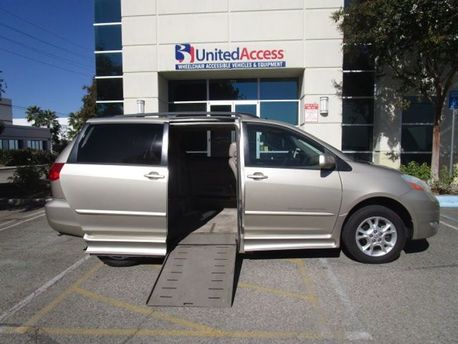 Used 2006 Toyota Sienna XLE Base - BraunAbility Side Entry Entry In Floor Automatic Ramp