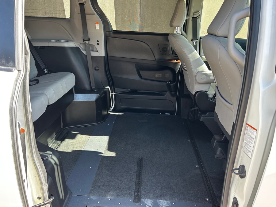 Used 2020 Toyota Sienna Limited - VMI Side Entry In Floor Automatic Ramp