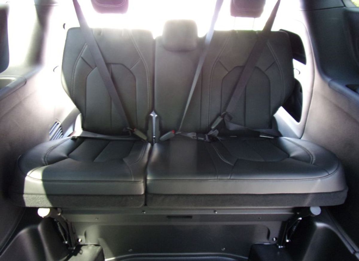Black Toyota Sienna image number 14