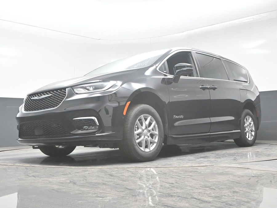 Black Chrysler Pacifica image number 23