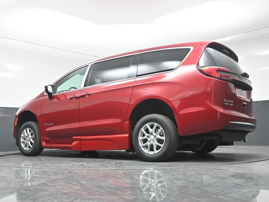 Red Chrysler Pacifica image number 18