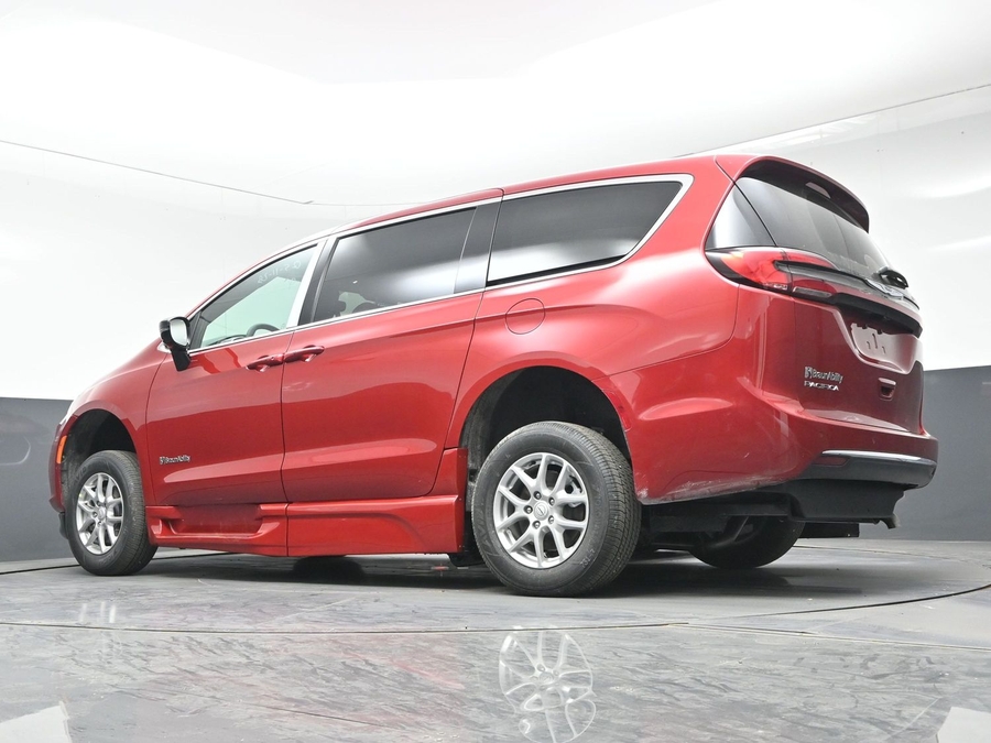 Red Chrysler Pacifica image number 19