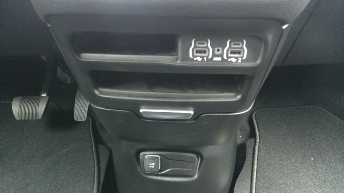 Grey Chrysler Pacifica image number 11