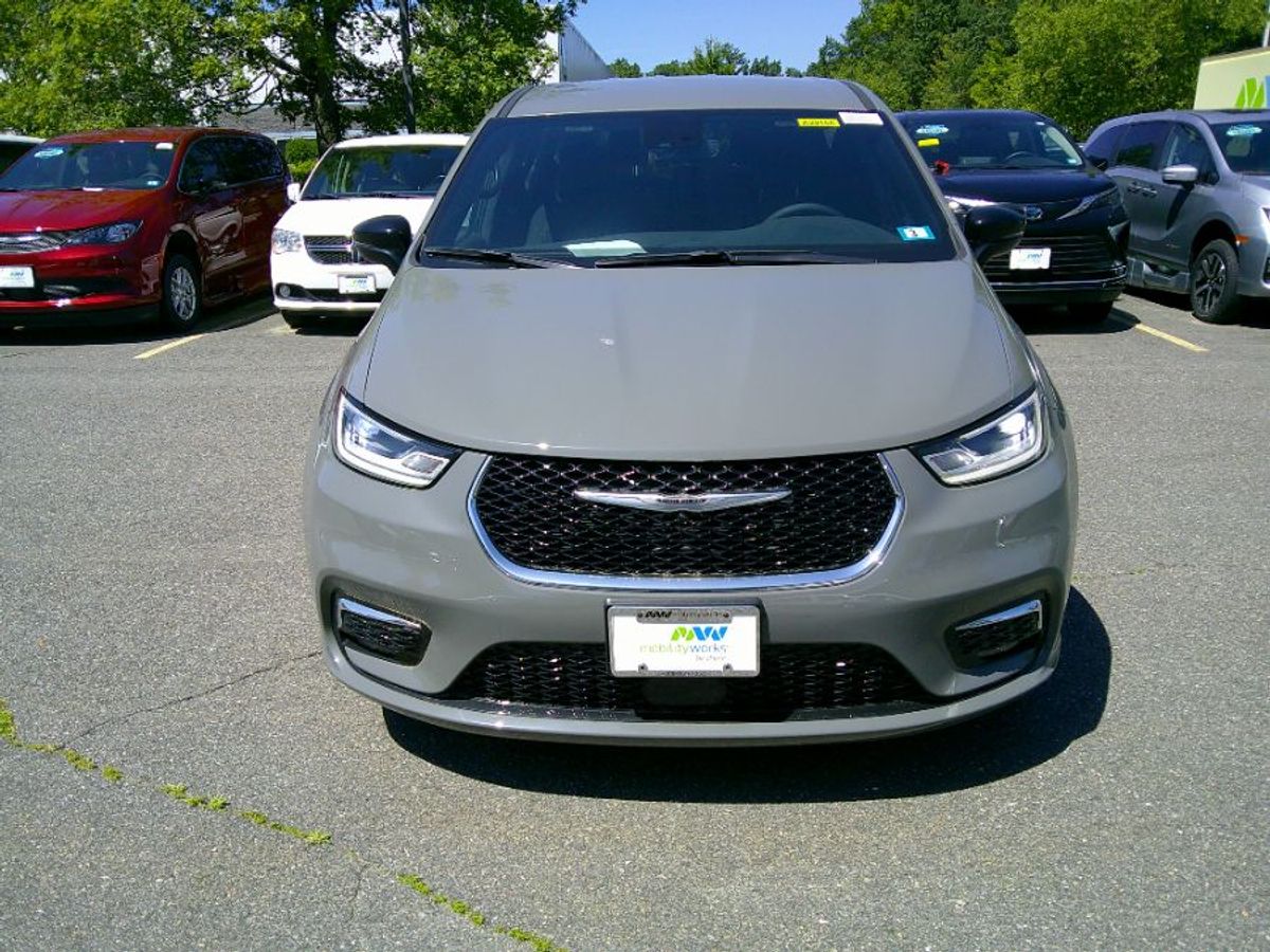 Chrysler Pacifica gris imagen numero 3