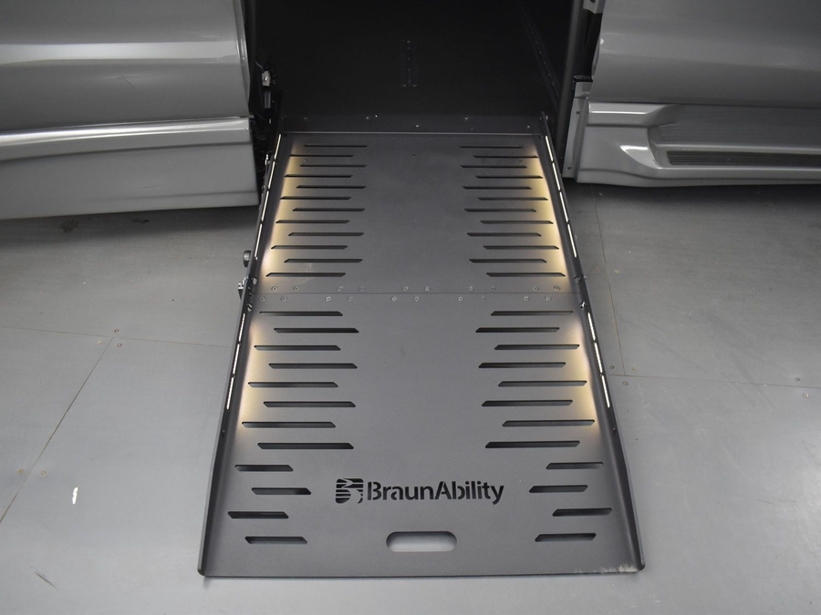 New 2025 Chrysler Pacifica Select Safety - BraunAbility Side Entry Entry Fold Out Automatic Ramp