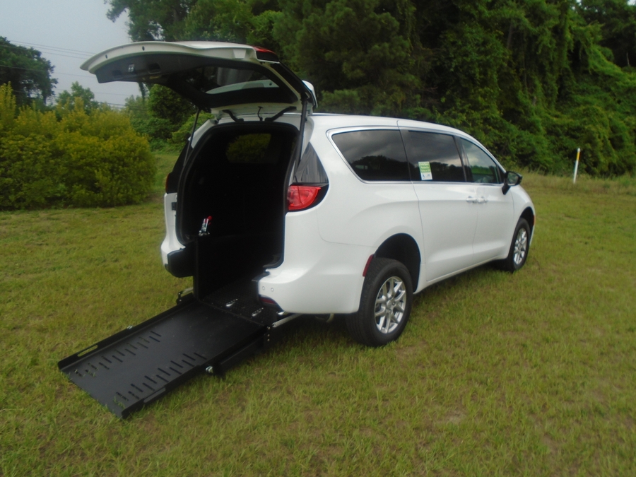 2026 Chrysler Voyager LX - Photo 16