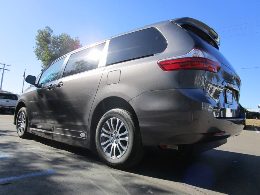 Used 2019 Toyota Sienna XLE Base - BraunAbility Side Entry Entry Fold Out Automatic Ramp