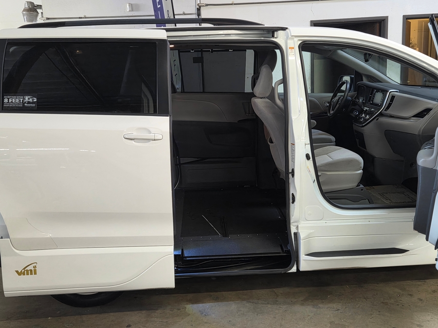 Used 2019 Toyota Sienna LE - VMI Side Entry Entry In Floor Automatic Ramp