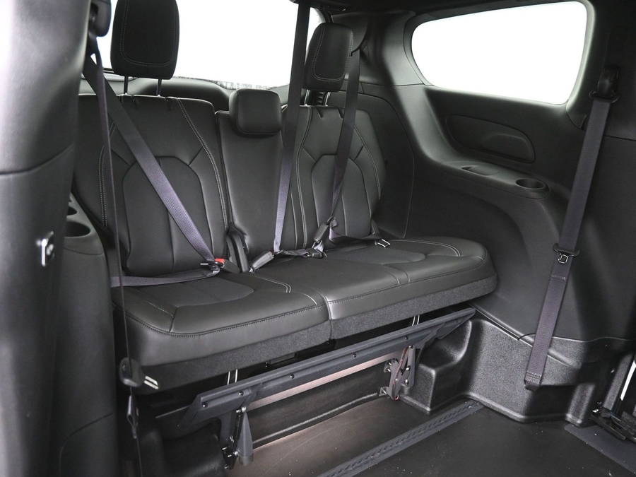 White Chrysler Pacifica image number 9