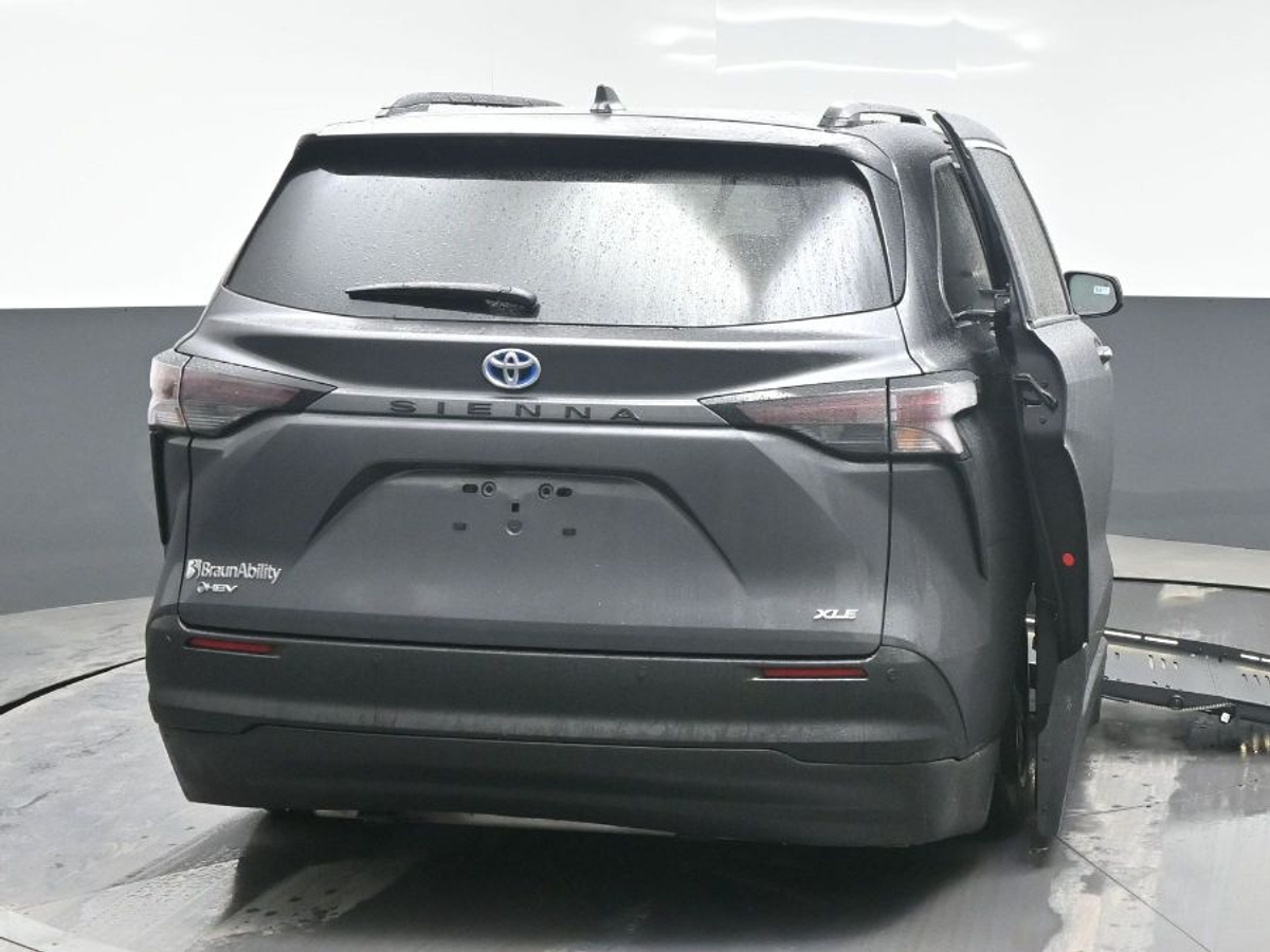 2025 TOYOTA SIENNA - Image 6