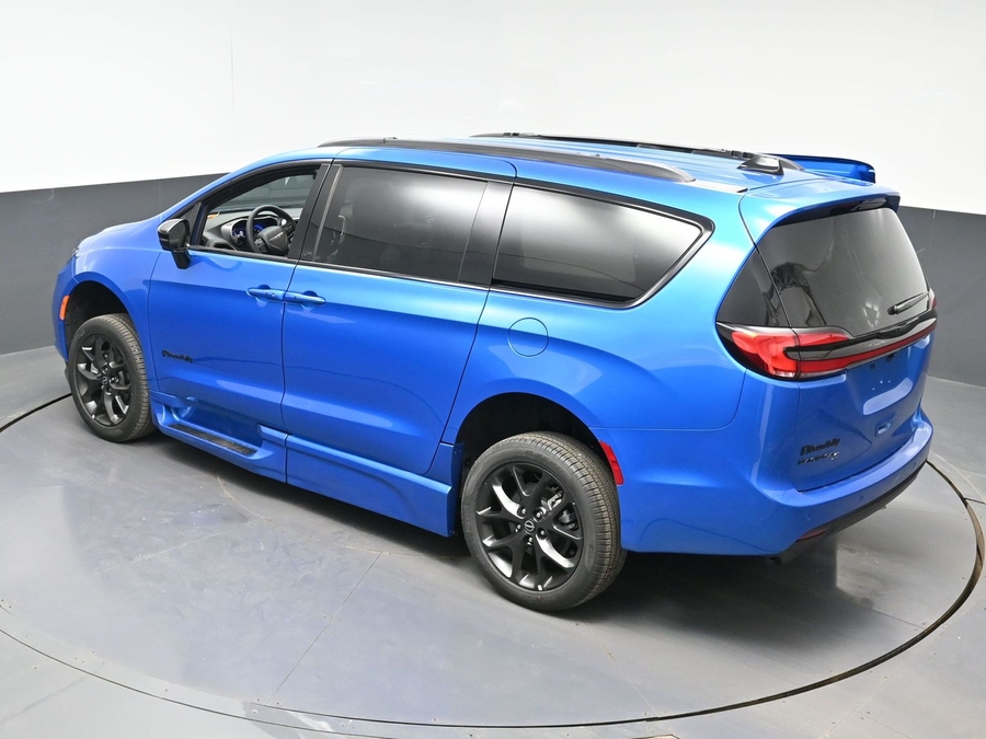 New 2026 Chrysler Pacifica Select Sport - BraunAbility Side Entry Entry Fold Out Automatic Ramp