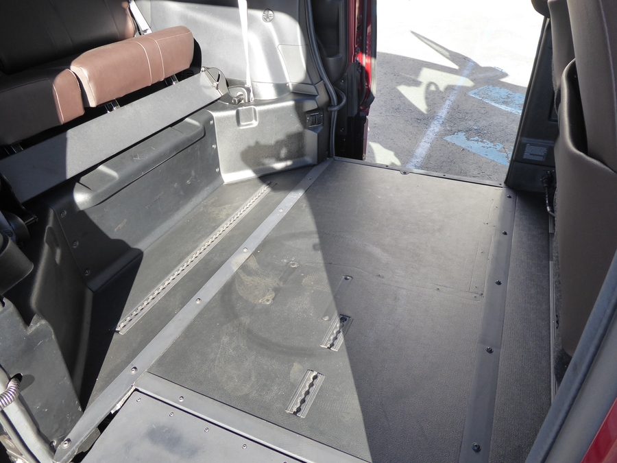 Used 2024 Toyota Sienna Hybrid Platinum - BraunAbility Side Entry In Floor Automatic Ramp