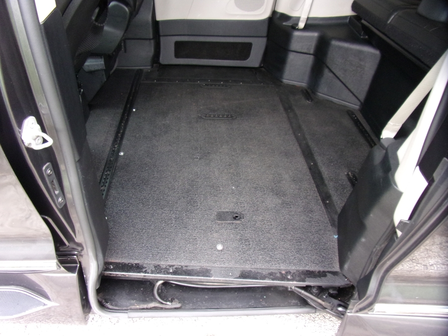 Grey Chrysler Pacifica image number 17