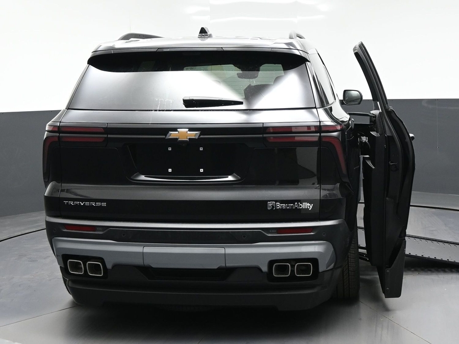 New 2026 Chevrolet Traverse 1LT - BraunAbility Side Entry In Floor Automatic Ramp