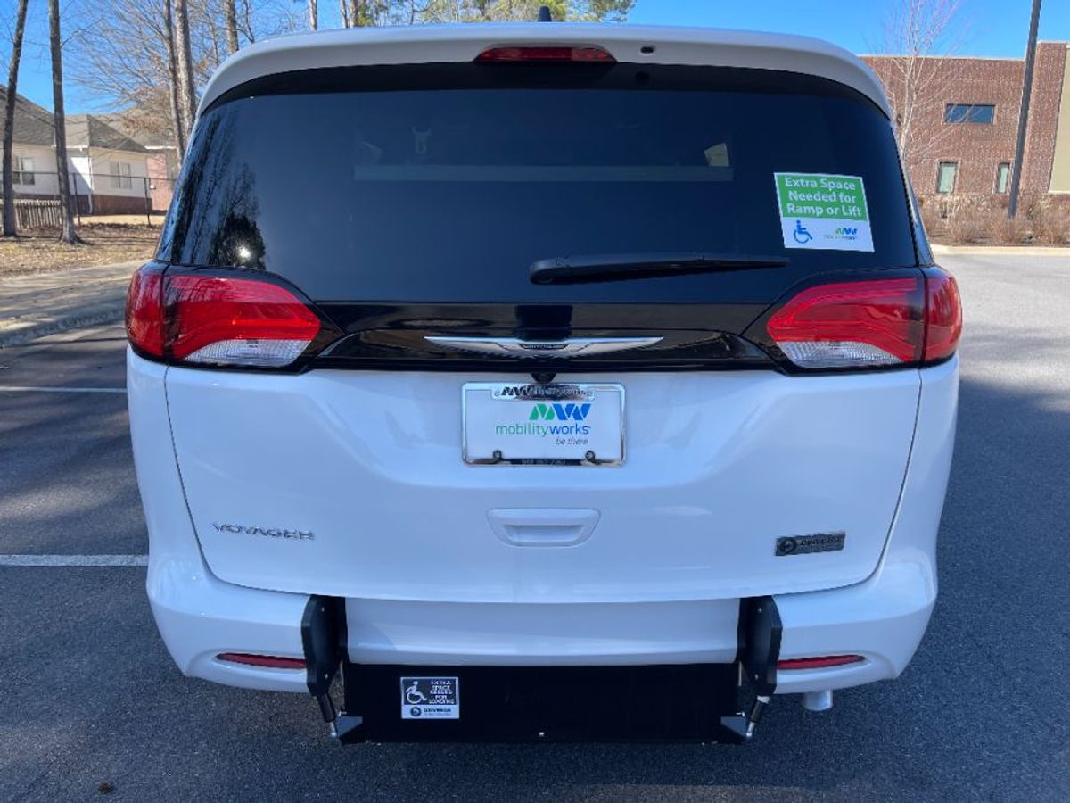 2024 CHRYSLER VOYAGER - Image 6