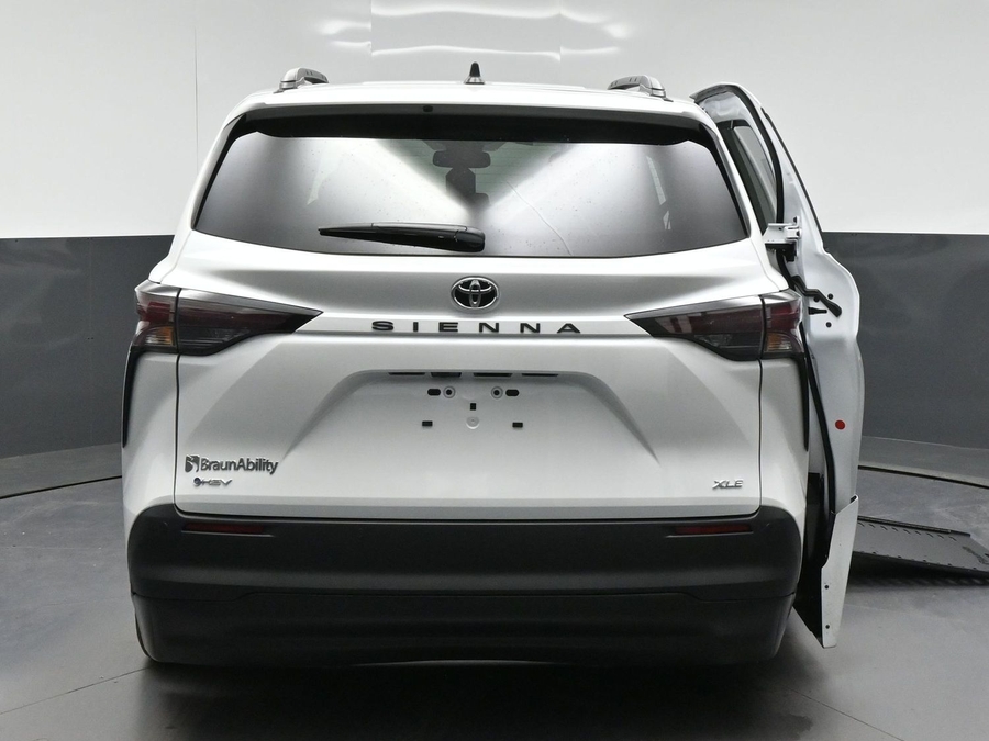 New 2026 Toyota Sienna Hybrid XLE Add - BraunAbility Side Entry In Floor Automatic Ramp