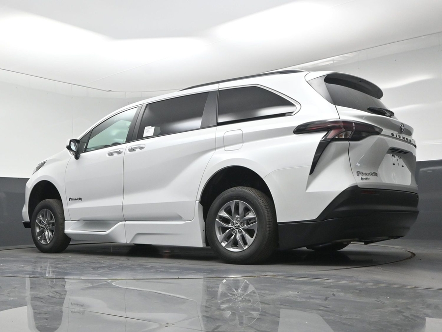 New 2026 Toyota Sienna Hybrid XLE Add - BraunAbility Side Entry In Floor Automatic Ramp