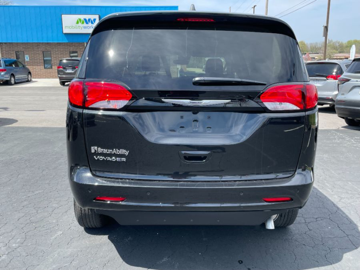 2023 CHRYSLER VOYAGER - Image 15