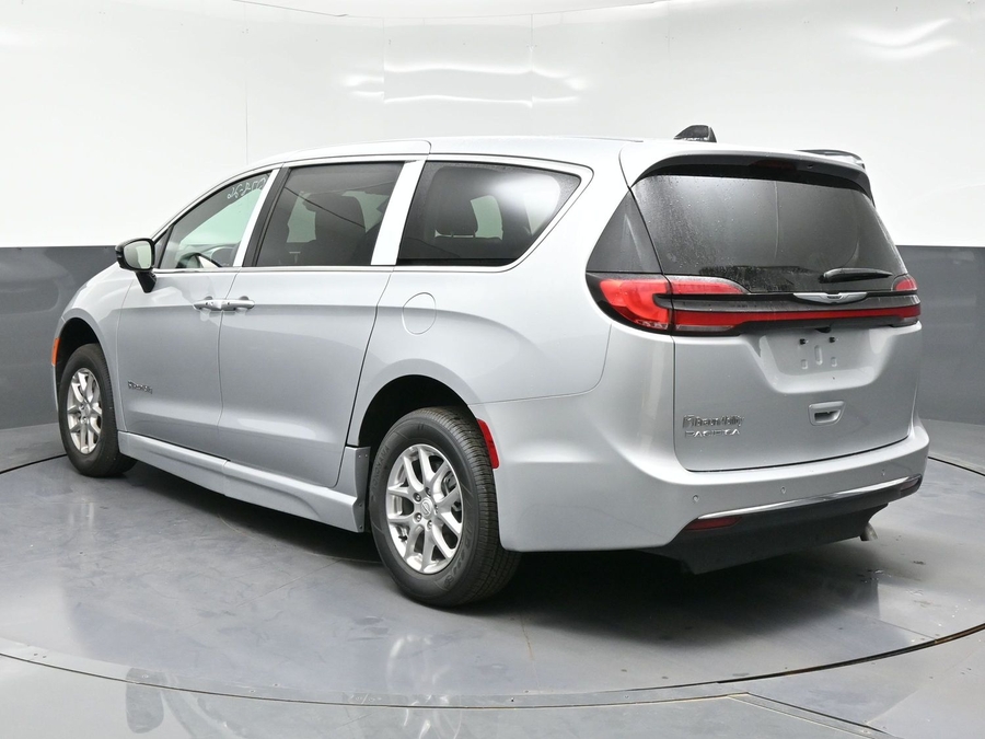 New 2026 Chrysler Pacifica Select - BraunAbility Side Entry Fold Out Automatic Ramp