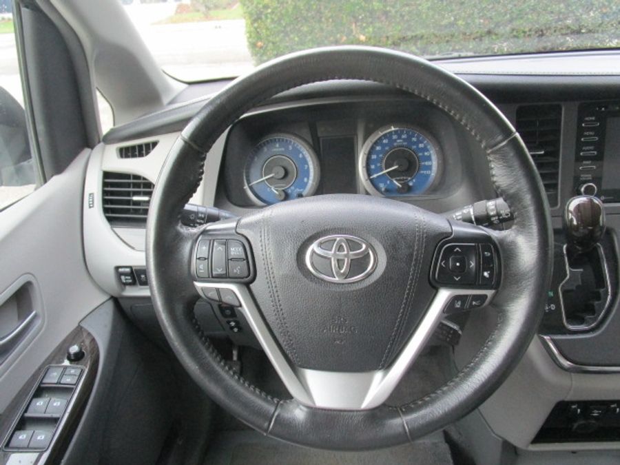 Used 2018 Toyota Sienna XLE Base - VMI Side Entry Entry In Floor Automatic Ramp