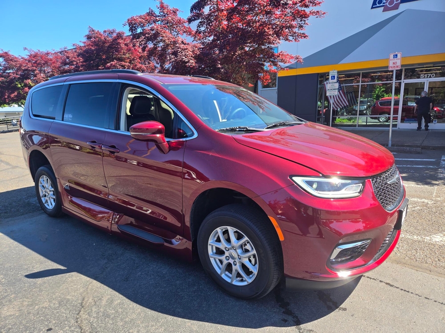 Used 2022 Chrysler Pacifica Touring L - VMI Side Entry Entry In Floor Automatic Ramp