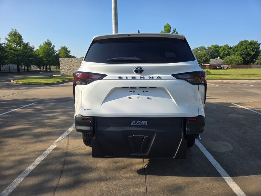 New 2026 Toyota Sienna Hybrid LE NOT ADA - Vantage Mobility Rear Entry Fold Out Manual Ramp