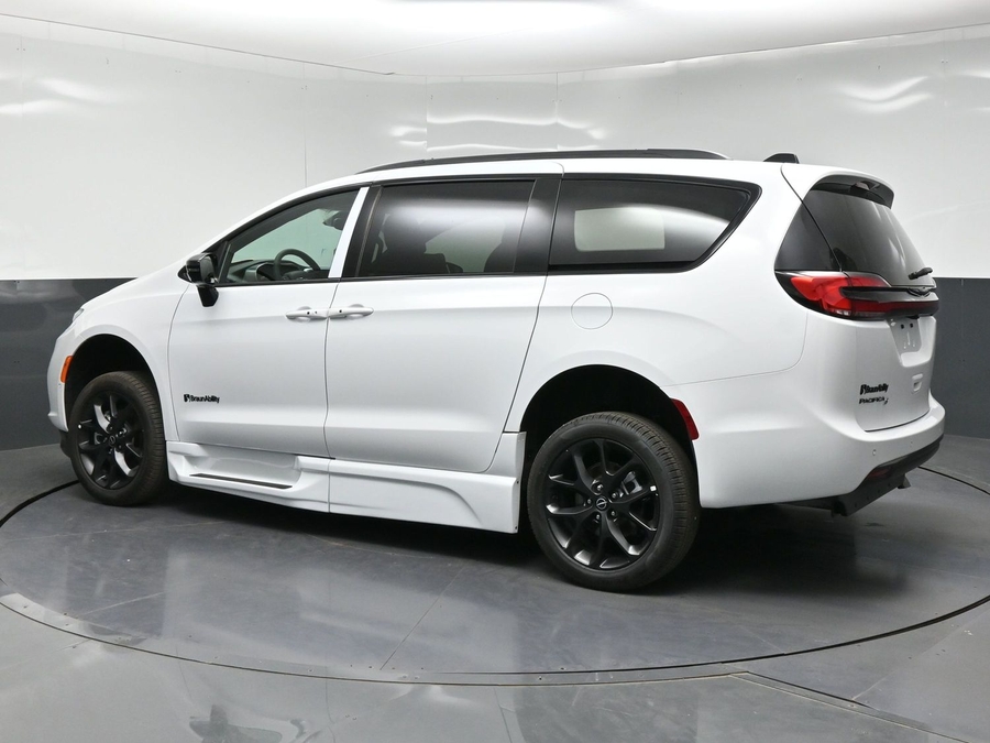 New 2026 Chrysler Pacifica Select Sport - BraunAbility Side Entry Fold Out Automatic Ramp