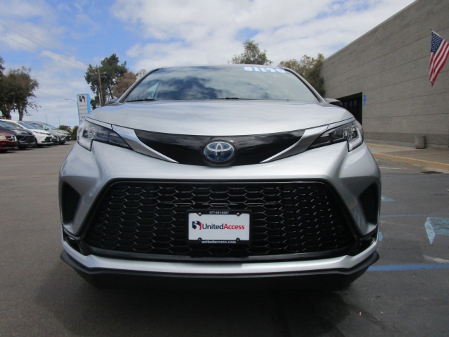 Used 2023 Toyota Sienna Hybrid XSE Sport - BraunAbility Side Entry Entry Fold Out Automatic Ramp