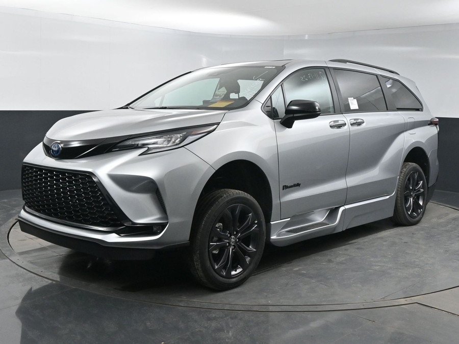 New 2025 Toyota Sienna Hybrid XSE - BraunAbility Side Entry Entry Fold Out Automatic Ramp
