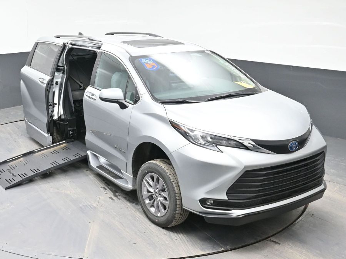 2025 TOYOTA SIENNA - Image 22