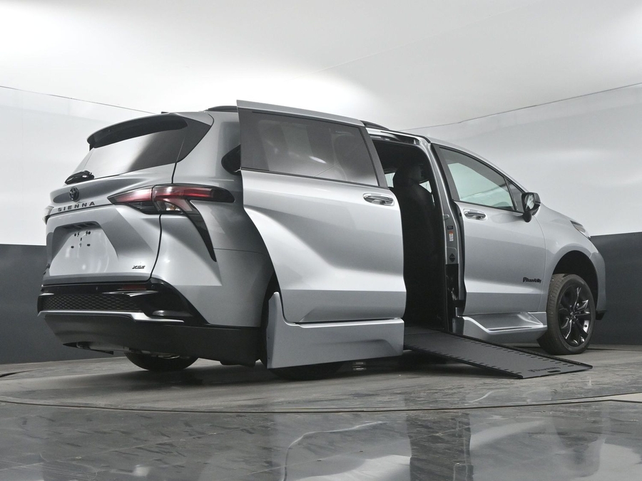 New 2025 Toyota Sienna Hybrid XSE - BraunAbility Side Entry Entry In Floor Automatic Ramp