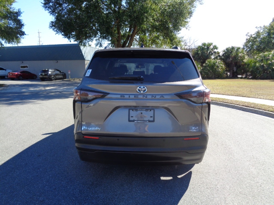 Used 2024 Toyota Sienna Hybrid XLE Plus - BraunAbility Side Entry Entry Fold Out Automatic Ramp