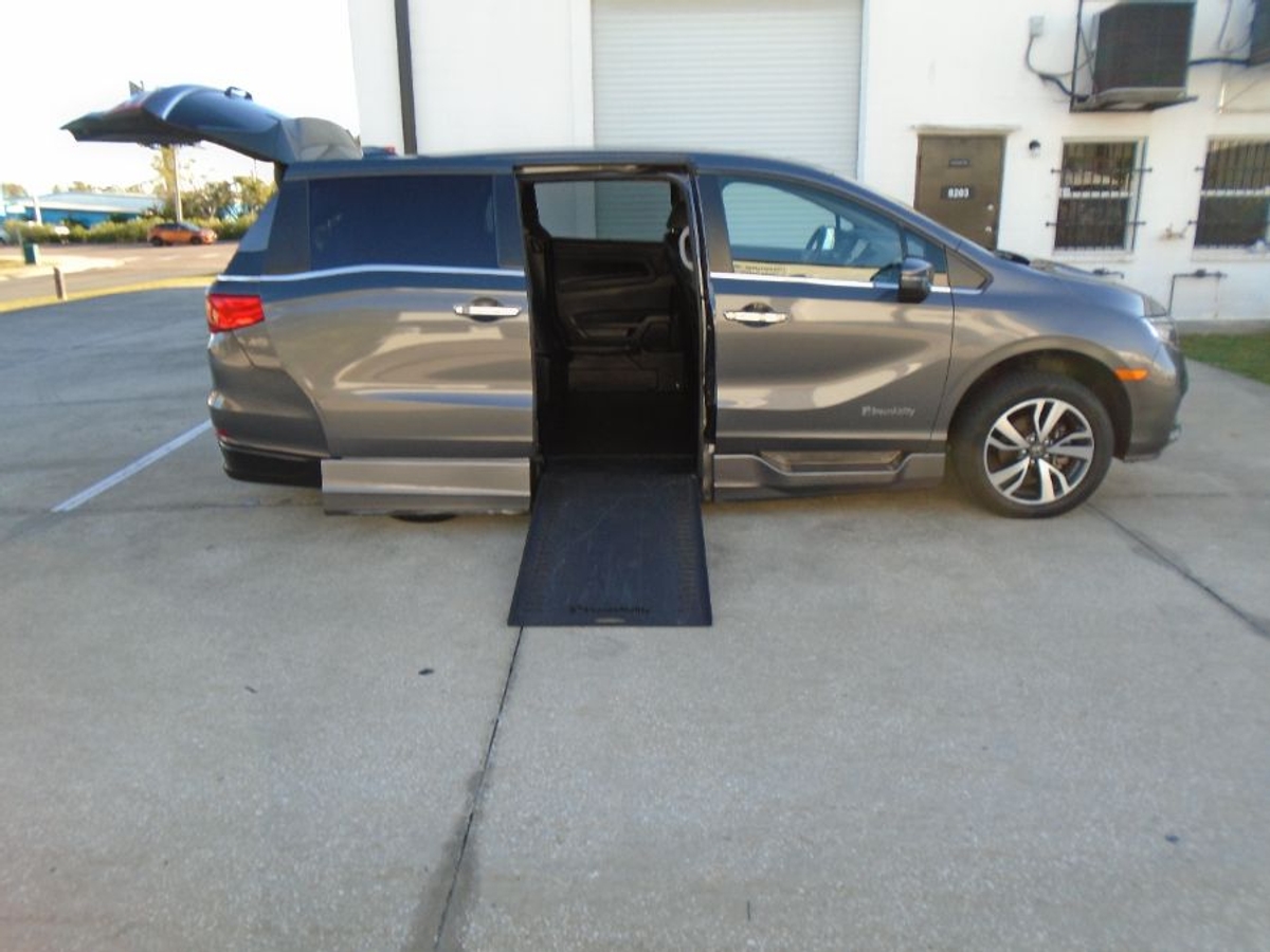 2021 Honda Odyssey Touring's photo