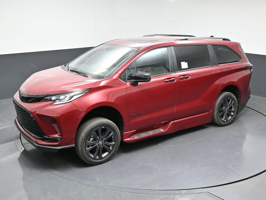 New 2026 Toyota Sienna Hybrid XSE Sport - BraunAbility Side Entry Fold Out Automatic Ramp