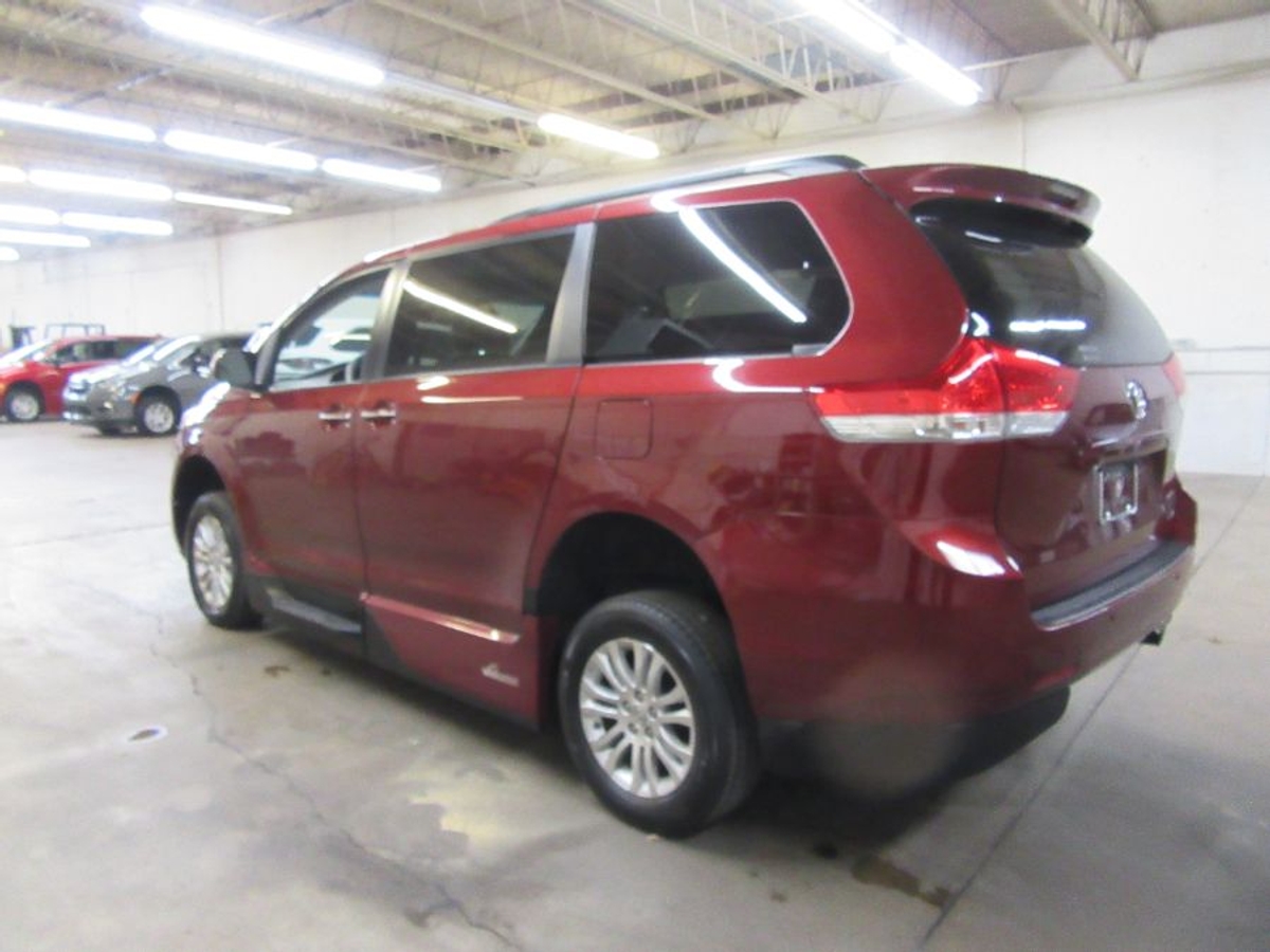 2014 TOYOTA SIENNA - Image 15