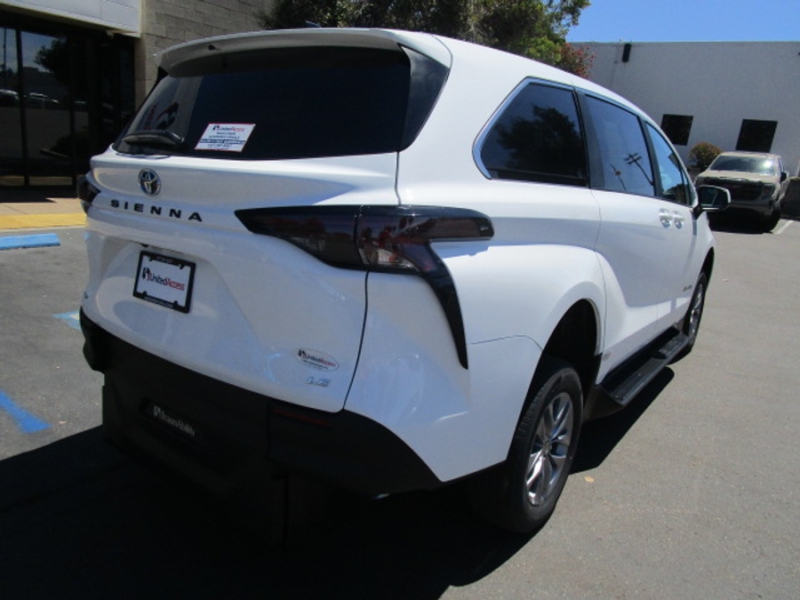 New 2025 Toyota Sienna Hybrid LE - BraunAbility Commercial Rear Entry Entry Fold Out Manual Ramp