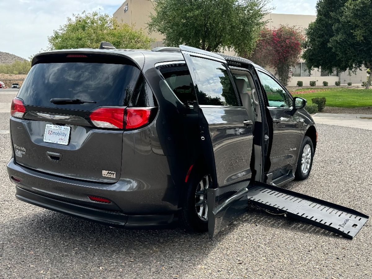 2021 CHRYSLER VOYAGER - Image 2