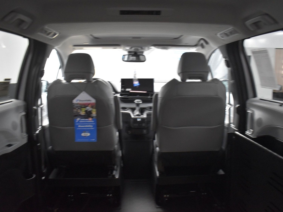New 2025 Toyota Sienna Hybrid XLE Plus - BraunAbility Side Entry Entry Fold Out Automatic Ramp