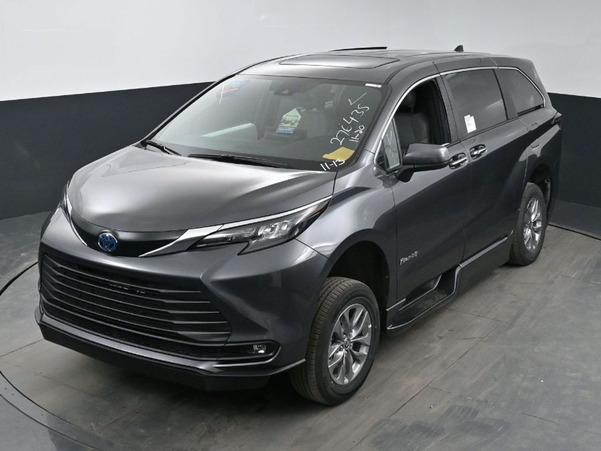 2025 TOYOTA SIENNA - Image 24