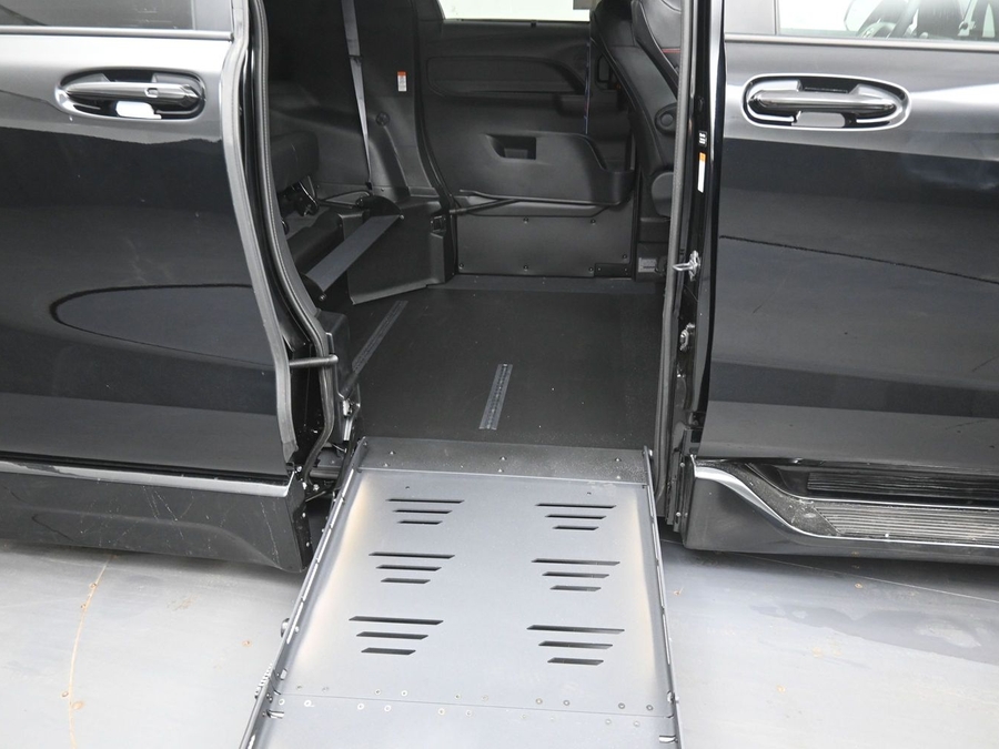 New 2026 Toyota Sienna Hybrid XSE Sport - BraunAbility Side Entry Fold Out Automatic Ramp